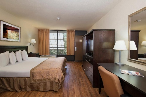 Markham House Suites Little Rock Medical Center image 20